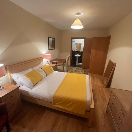 נוק Elegant Rooms And Suites In Knock מראה חיצוני תמונה